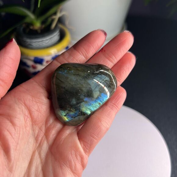 Labradorite Crystal‎ Palmstone (7) - Picture 2 of 10